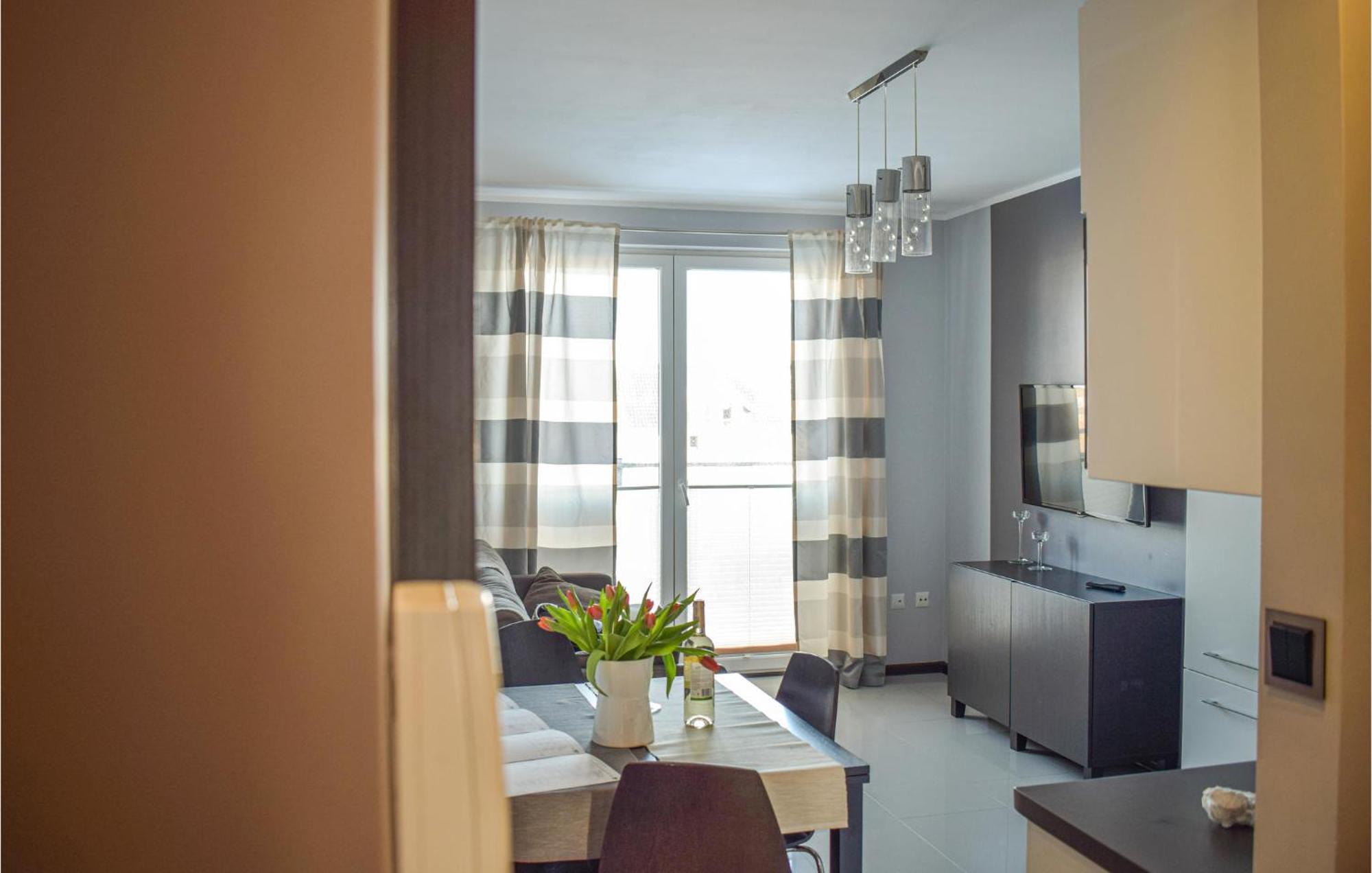 Nice Apartment In Darlowko With Wifi Экстерьер фото