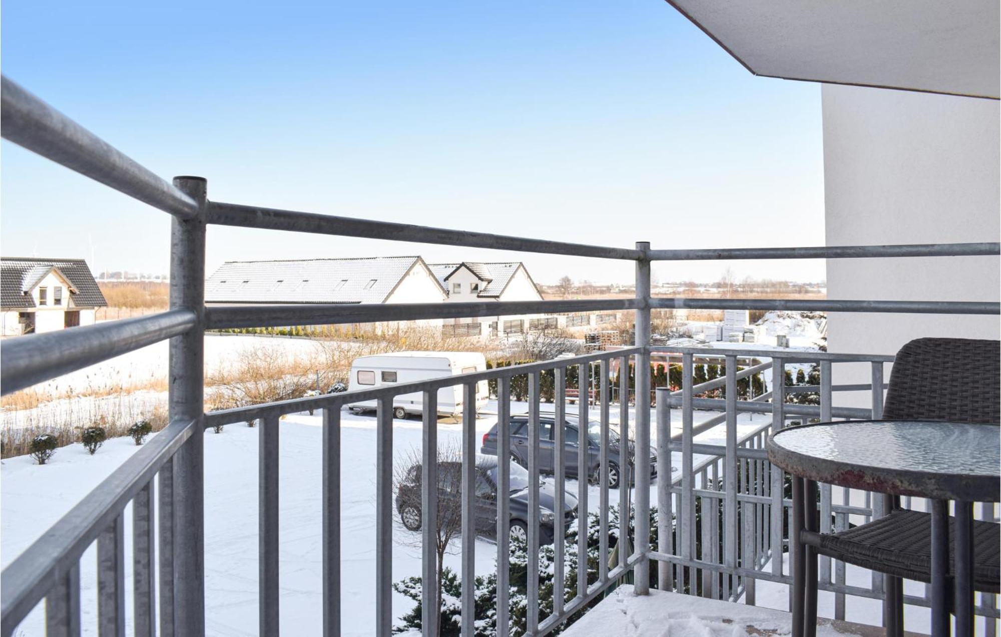 Nice Apartment In Darlowko With Wifi Экстерьер фото