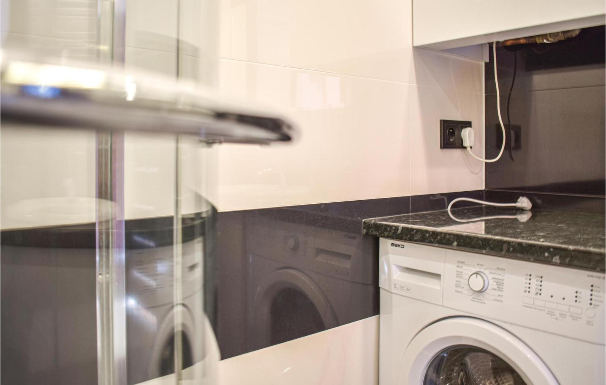 Nice Apartment In Darlowko With Wifi Экстерьер фото