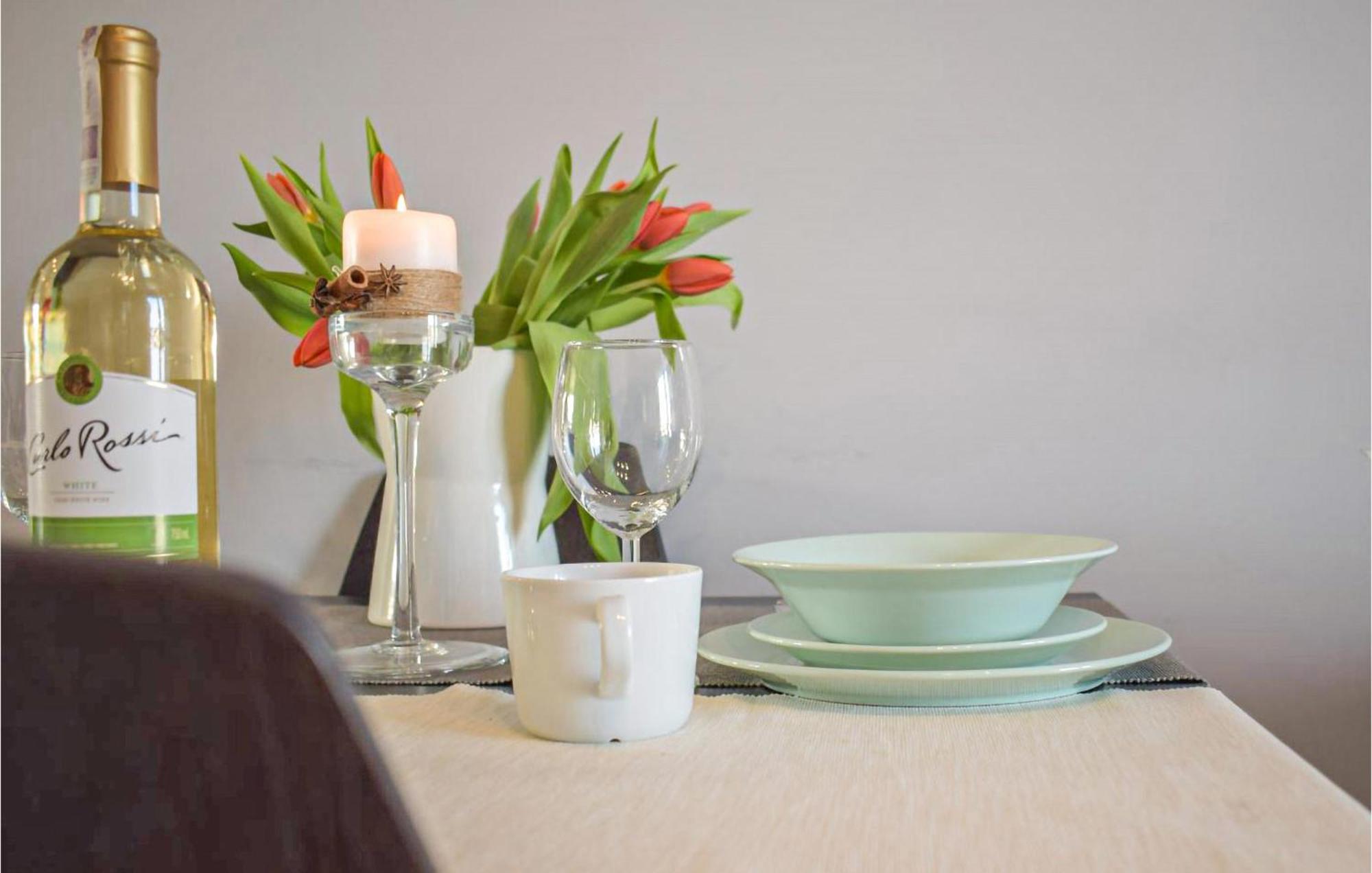Nice Apartment In Darlowko With Wifi Экстерьер фото