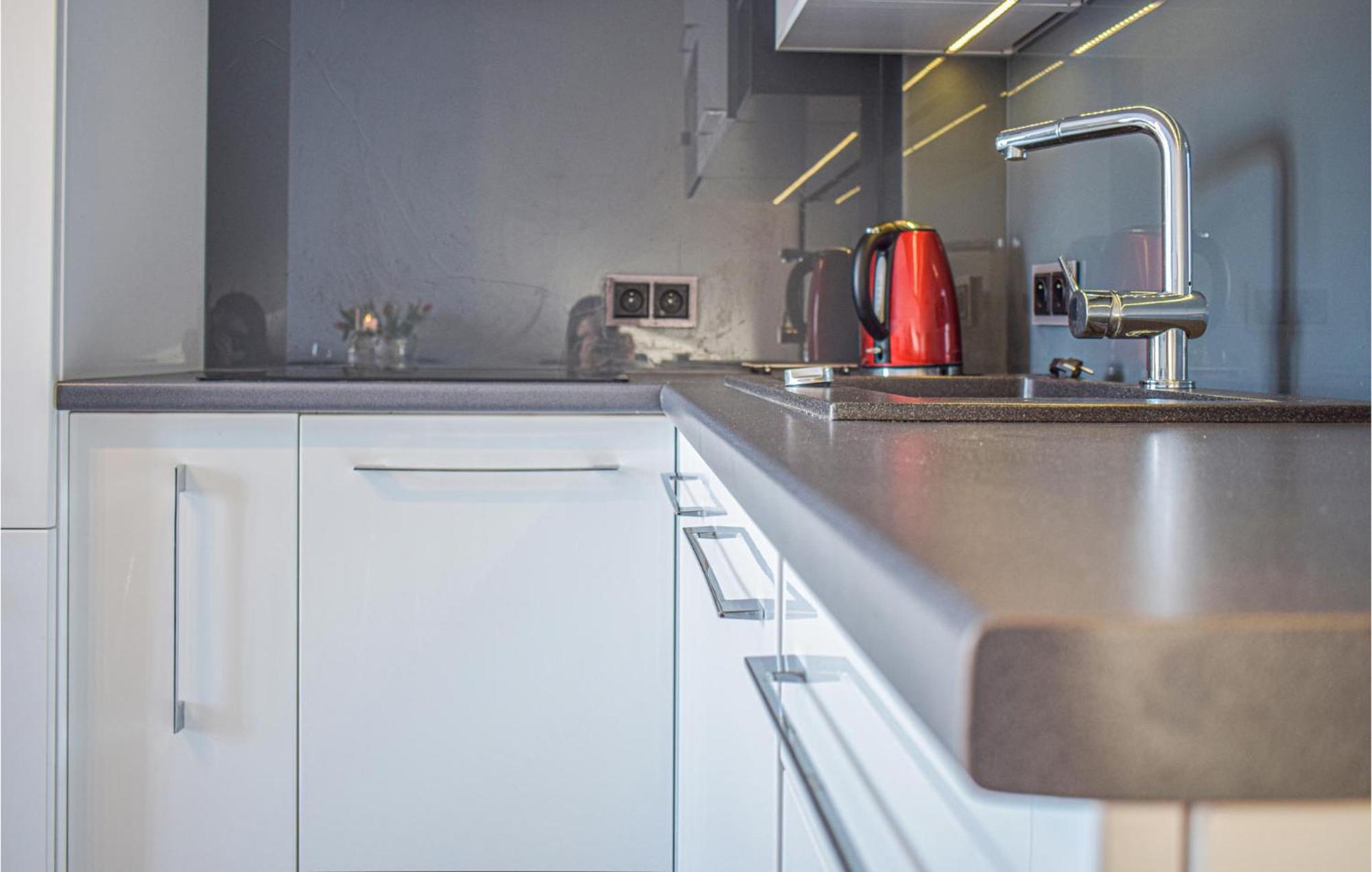 Nice Apartment In Darlowko With Wifi Экстерьер фото