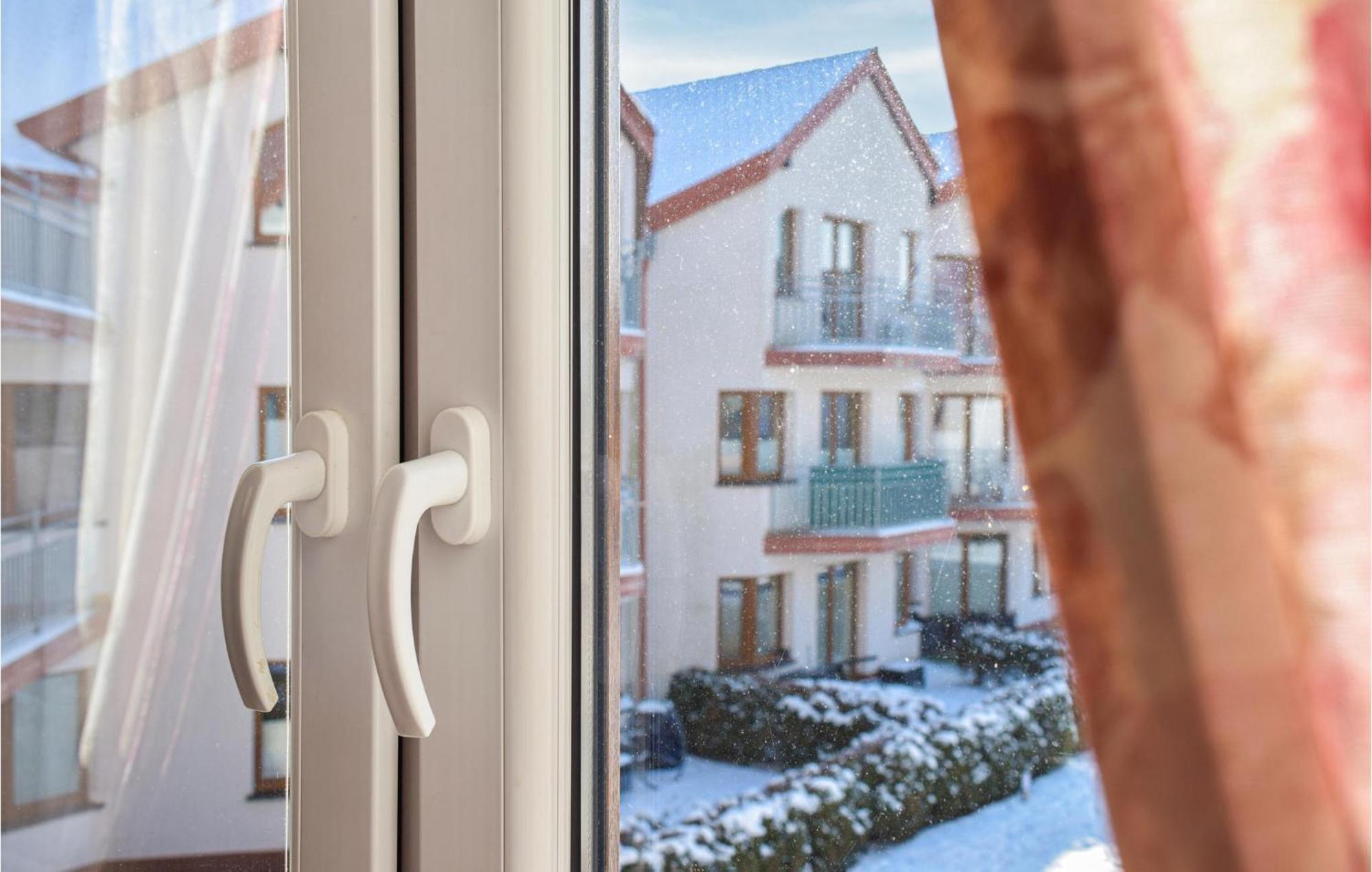 Nice Apartment In Darlowko With Wifi Экстерьер фото