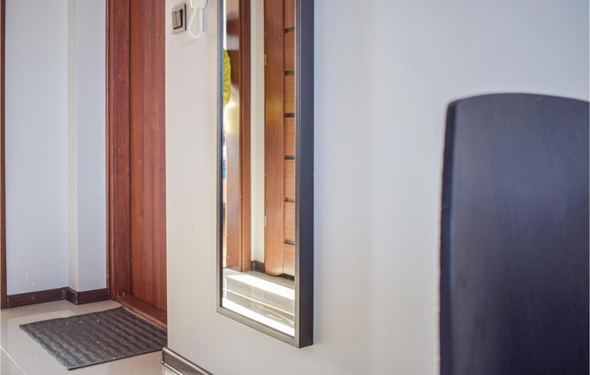Nice Apartment In Darlowko With Wifi Экстерьер фото