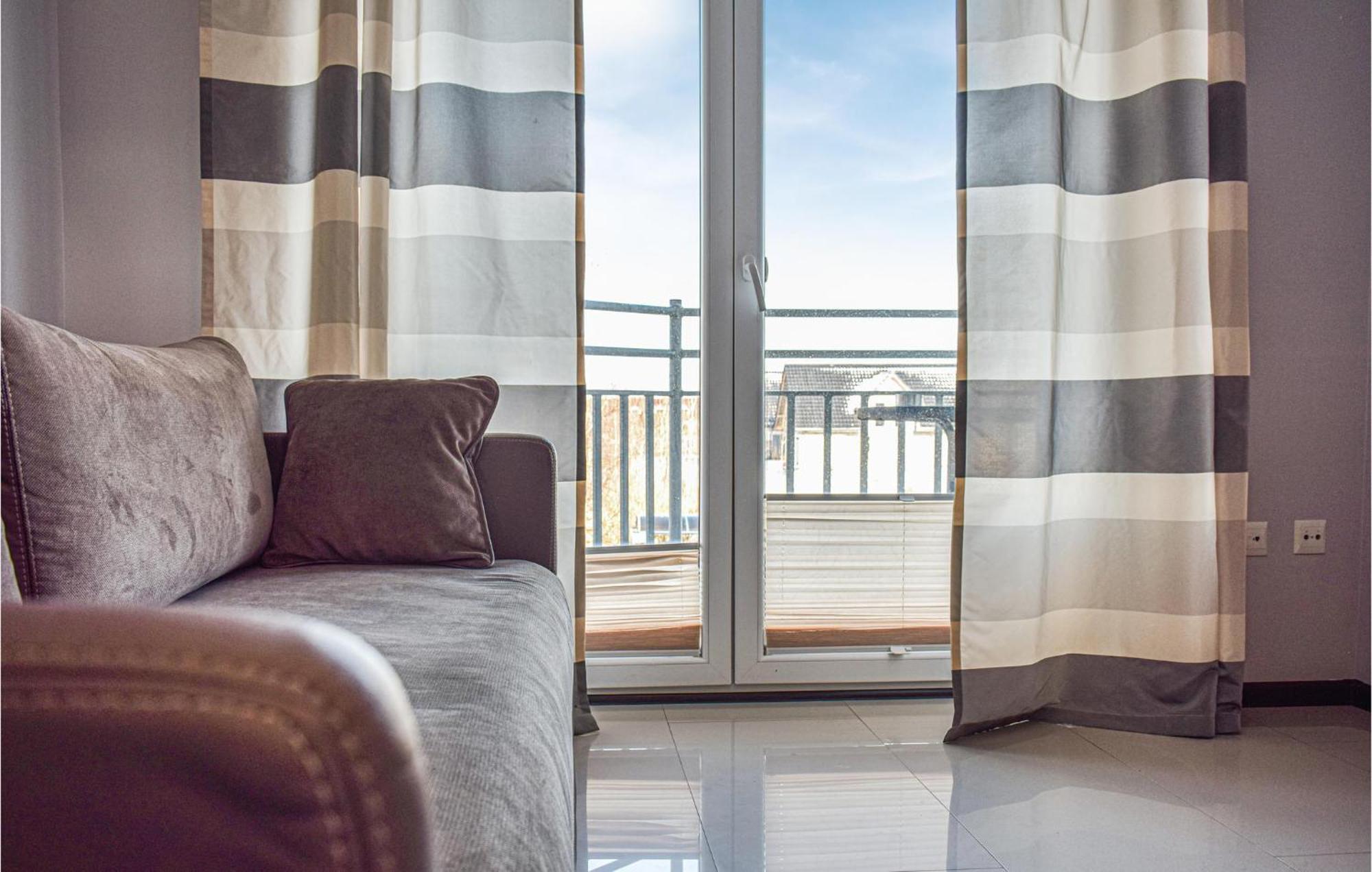 Nice Apartment In Darlowko With Wifi Экстерьер фото